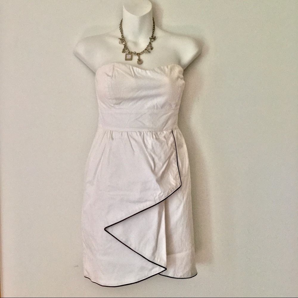 Show off that tan with this Strapless Mini NWOT